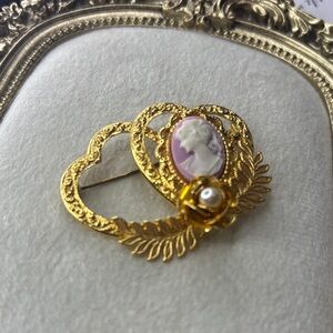 Gold tone Pink Cameo Brooch carved heart motif, seed pearl & rose accent.